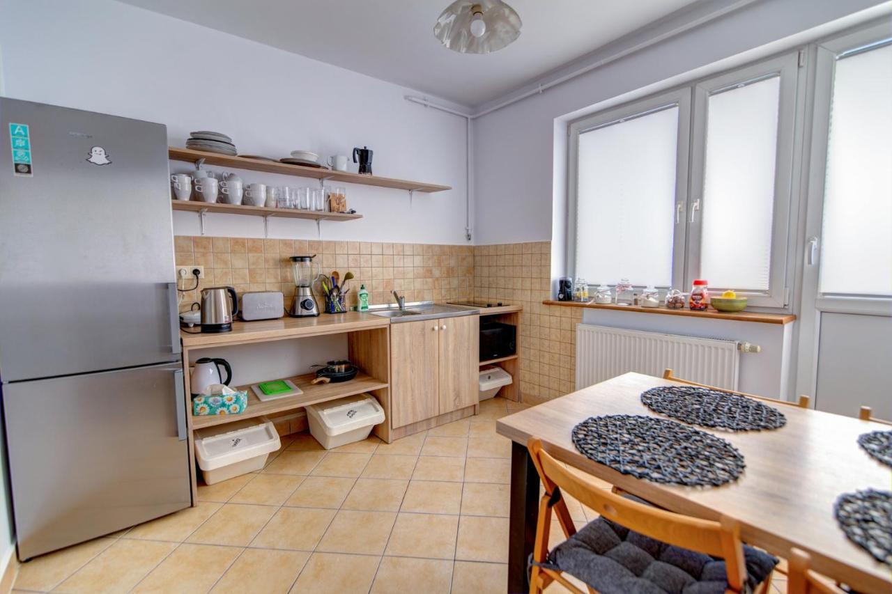Wesola: Centrally Located With Private Baths And Kitchen Access Ubytovanie v rodine *