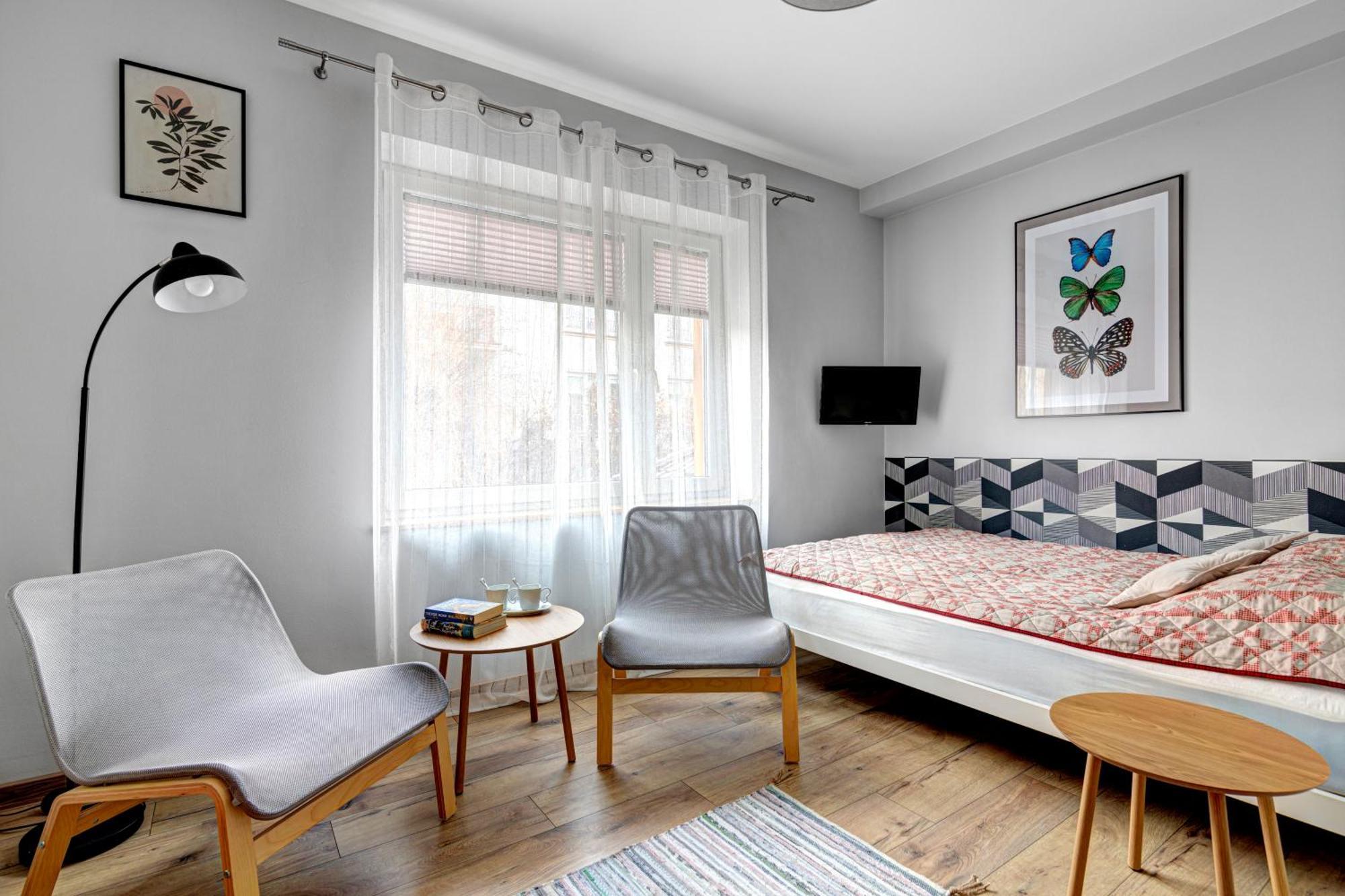Wesola: Centrally Located With Private Baths And Kitchen Access Krynica Zdroj