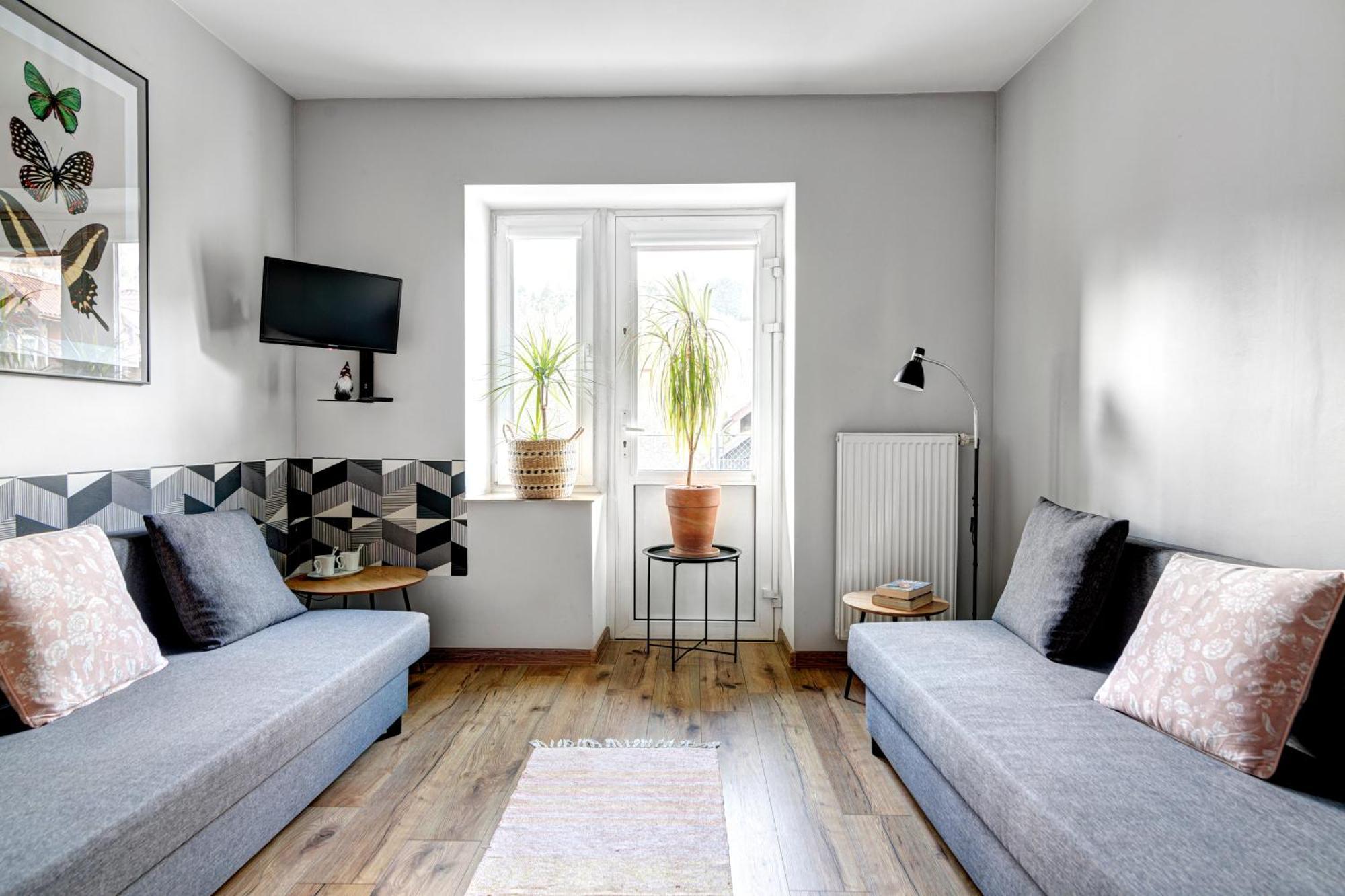 Wesola: Centrally Located With Private Baths And Kitchen Access Ubytovanie v rodine *